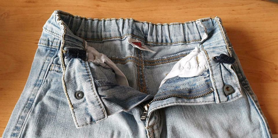 Hübsche kurze Jeansshorts mit Taschen von Kik in Gr. 116 in Alfeld (Leine)