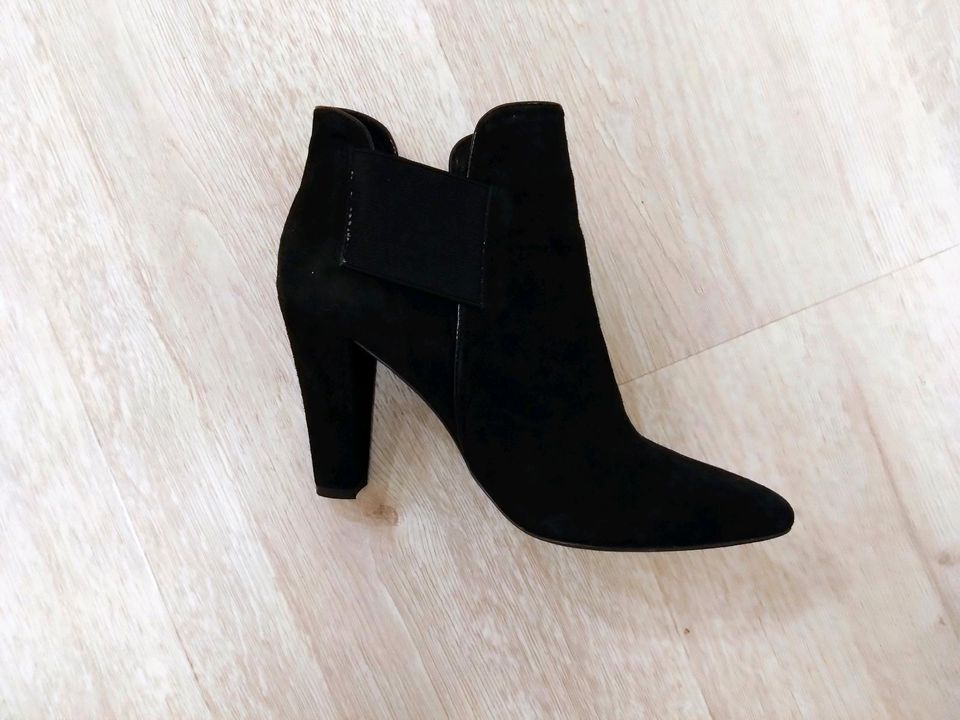 HEELS DAMENSCHUHE STIEFELETTEN GRÖẞE 38 in Berlin