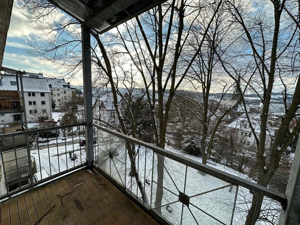 3-Monate mietfrei! 5-Zimmer-Wohnung über den Dächern von Wetter sucht handwerklich begabten Mieter! in Wetter (Ruhr)