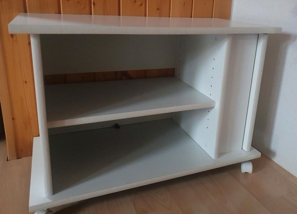 Schrank mit Rollen in Schlieben