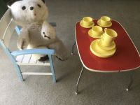 Kindertisch mit Stühlchen und großem Teddy Niedersachsen - Braunschweig Vorschau
