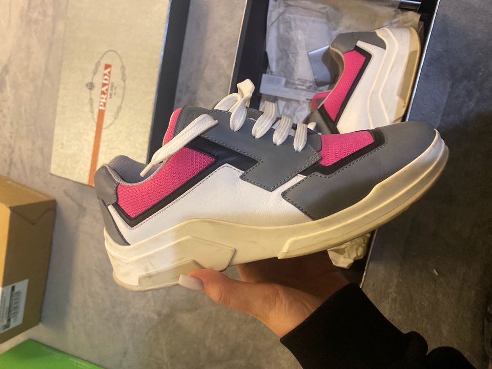 Prada Sneaker 38 in Weingarten (Baden)