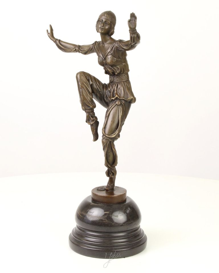 Bronzeskulptur tanzende Frau auf Marmorsockel Bronze Figur Statue in Centrum