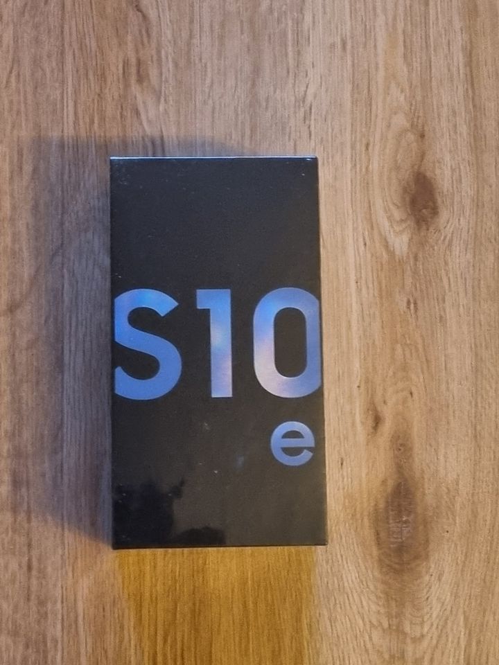 Samsung Galaxy S10 E 128gb 6gb RAM PrismBlue dual SIM Smartphone in Frankfurt am Main