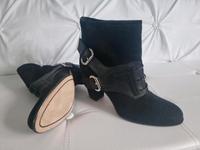Christian Dior Leder Stiefel Stiefeletten mit Schnallen Gr.37,5 Hessen - Bad Vilbel Vorschau