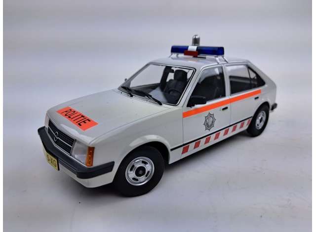 Triple9 - Modell 1:18 - 1984 Opel Kadett D 5  German/Dutch Police in Driedorf