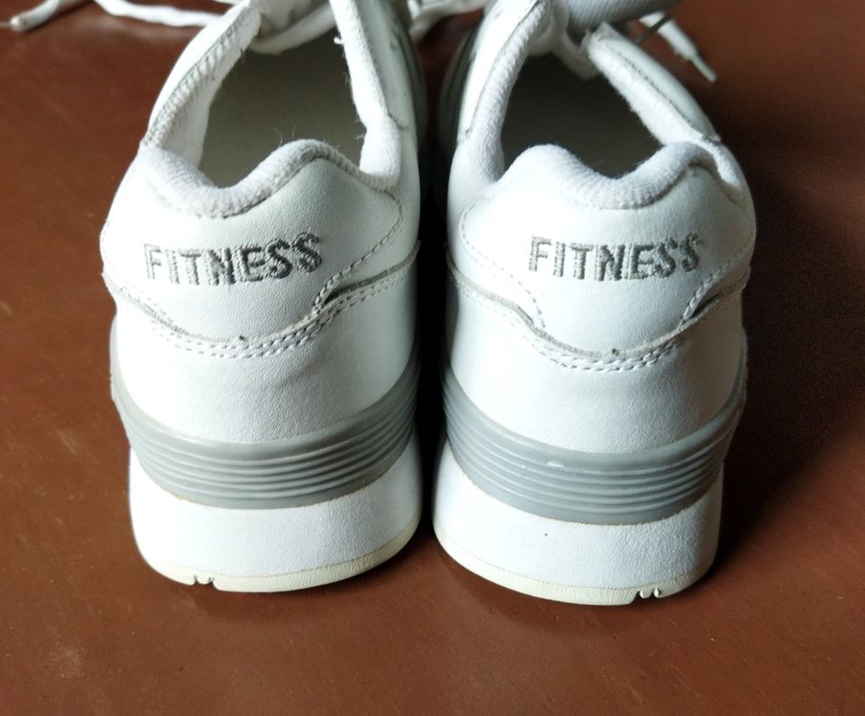 Schuhe*FITNESS*Sneaker/Turnschuhe*weiß*Gr. 38*neuwertig in Harra