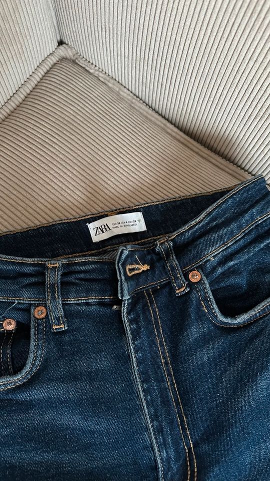 Zara Jeans, Gr. 36/S, denim/blau in München