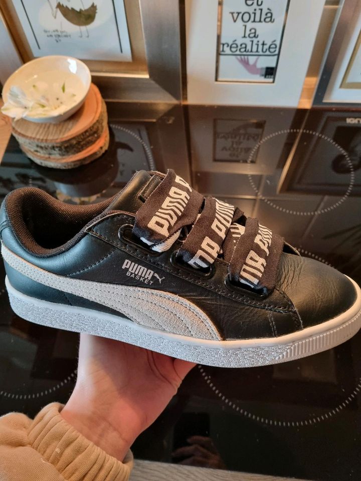 Sneaker Puma Basket Heart Safari black 38,5 breite Schnürsenkel in  Niedersachsen - Ilsede | eBay Kleinanzeigen ist jetzt Kleinanzeigen