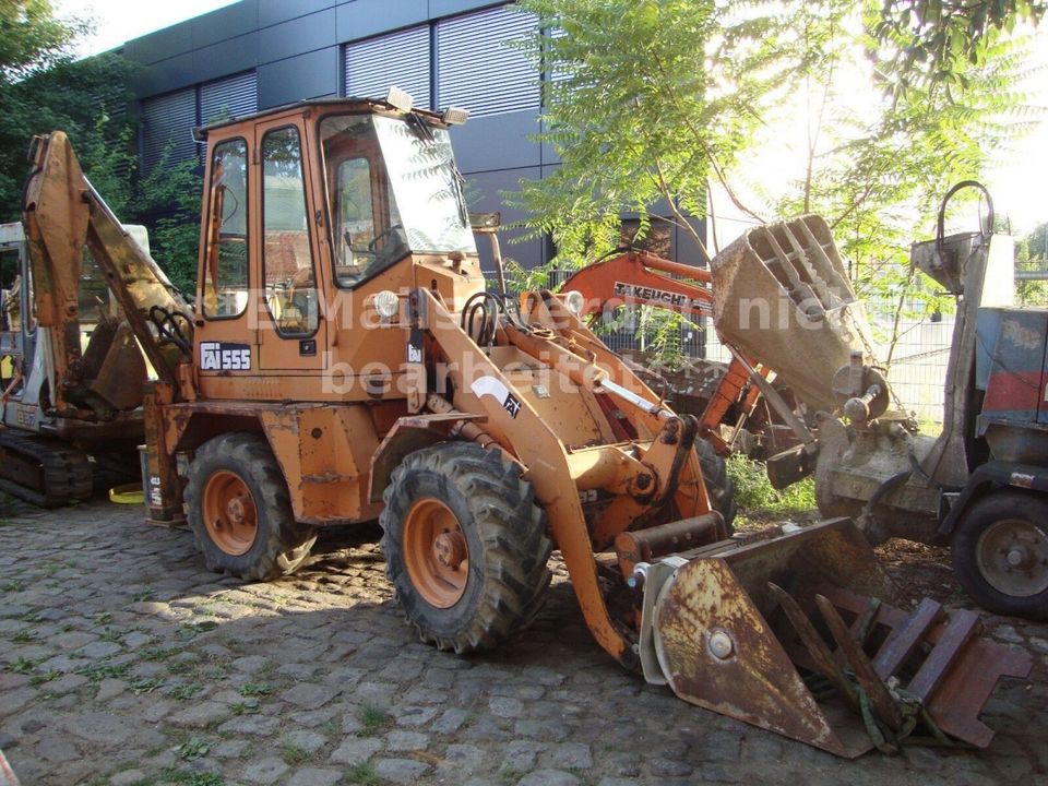 FAI 555 Baggerlader 5,05t Heckbagger 1393h in Berlin