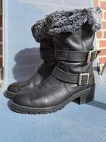 ZARA 39/40 Kunstleder Stiefel schwarz Winter Damen Niedersachsen - Buxtehude Vorschau