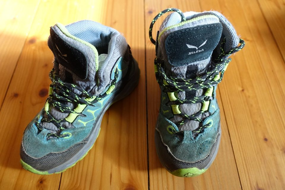 Salewa Wanderschuhe Kinder GoreTex 27 in Niederwinkling