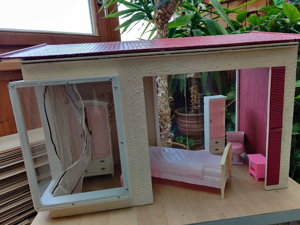 Puppenhaus / Barbiehaus aus Holz und Kunststoff - Schreinerarbeit in Pfaffenhofen a.d. Ilm