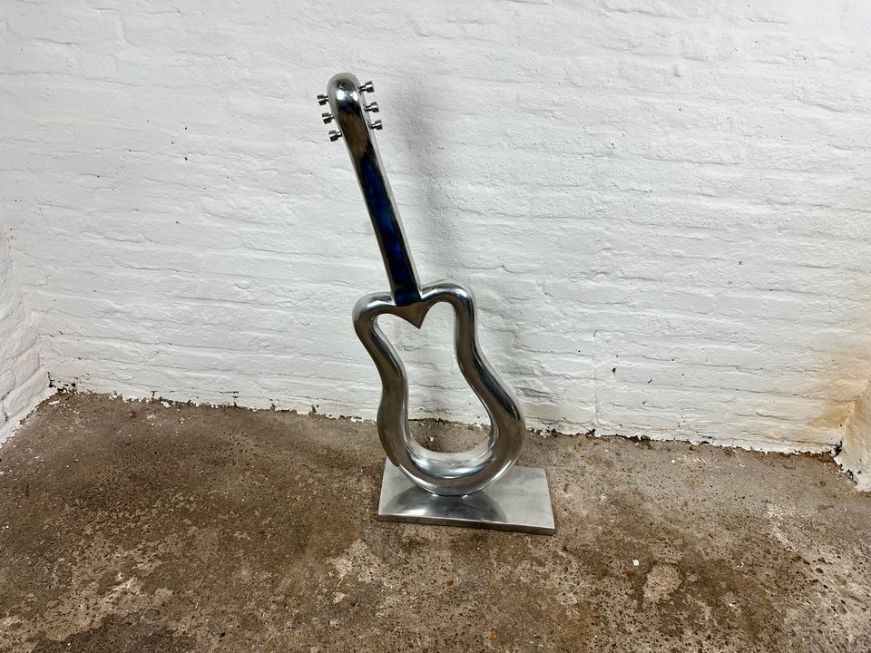 Große Aluminium Gitarre 110cm in Düsseldorf