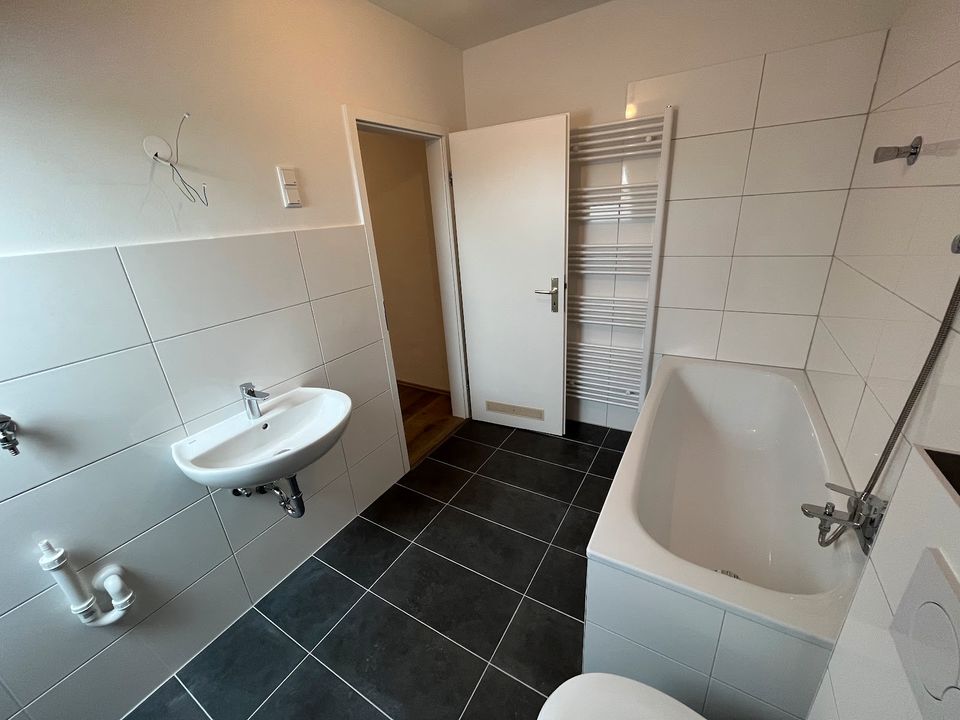 **TOP**renovierte 2-Zimmer Dachgeschosswohnung! in Essen