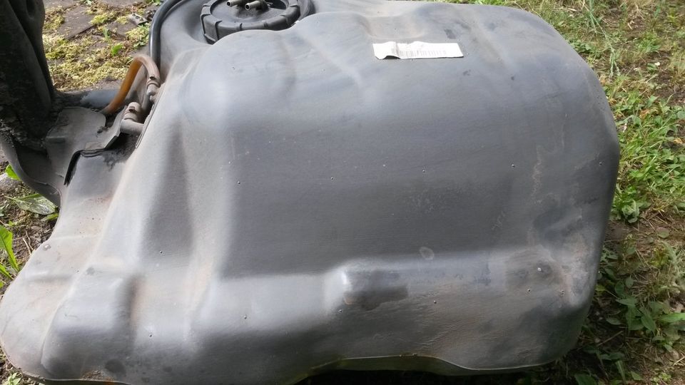 Tank für VW Passat, Modell 35i, Bj.93-97, sehr guter Zustand in Limburg