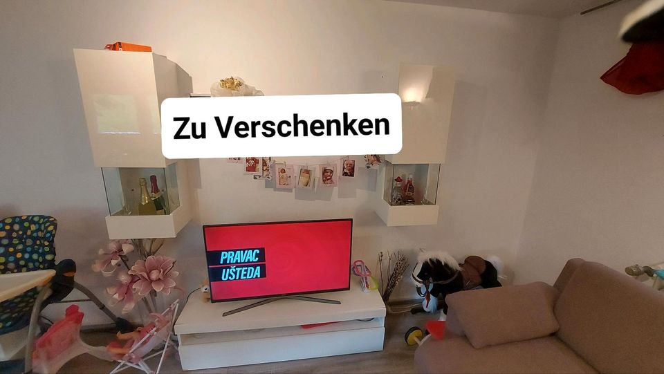 Möbel- Ecksofa, TV Tisch und Kommode in München