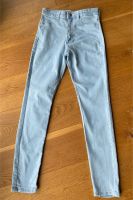 H&M Skinny Fit Jeans Mädchen Hose blau Größe 152 wie NEU Nordrhein-Westfalen - Schmallenberg Vorschau