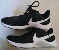 Nike Legend Essential 2 Women Gr  41 Trainingsschuhe Niedersachsen - Vechelde Vorschau