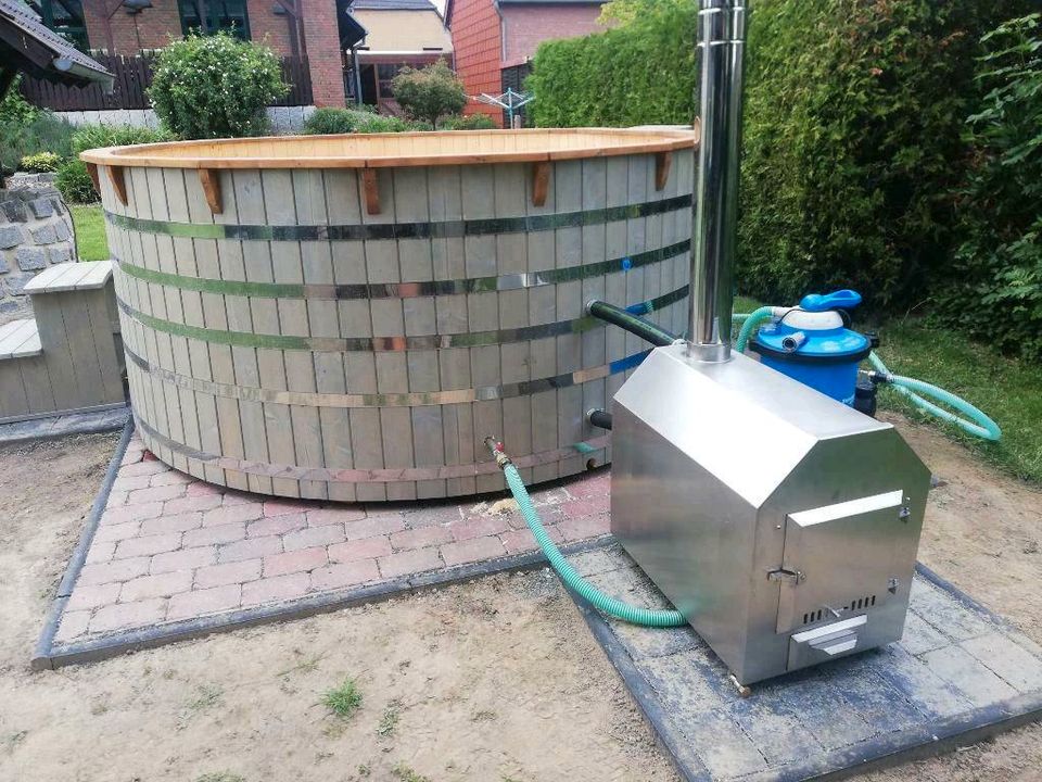 Hottub für 8 Personen Badefass mit Edelstahl Heizung Holz Pool in Hüllhorst