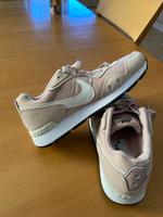 Neue Mädchen Nike Schuhe gr 36,5 Bayern - Kemmern Vorschau