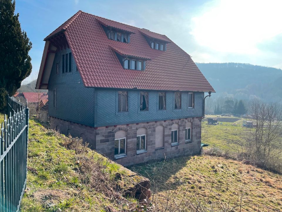 Traditionsreiches Schulhaus mit historischem Flair - ideal für Wohnzwecke in Bornhagen