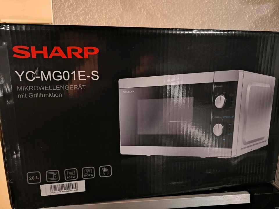 Sharp YC-MG01E-S Microwelle mit Grillfunktion in Helferskirchen