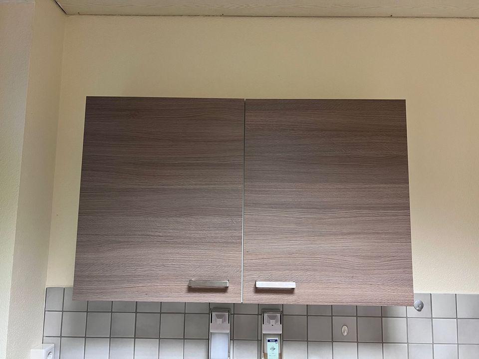 Küchenschrank mit Arbeitsplatte und Spüle in Pirna