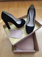 Miu Miu by Prada High Heels Peeptoes schwarz Veloursleder Gr. 36 Niedersachsen - Garbsen Vorschau