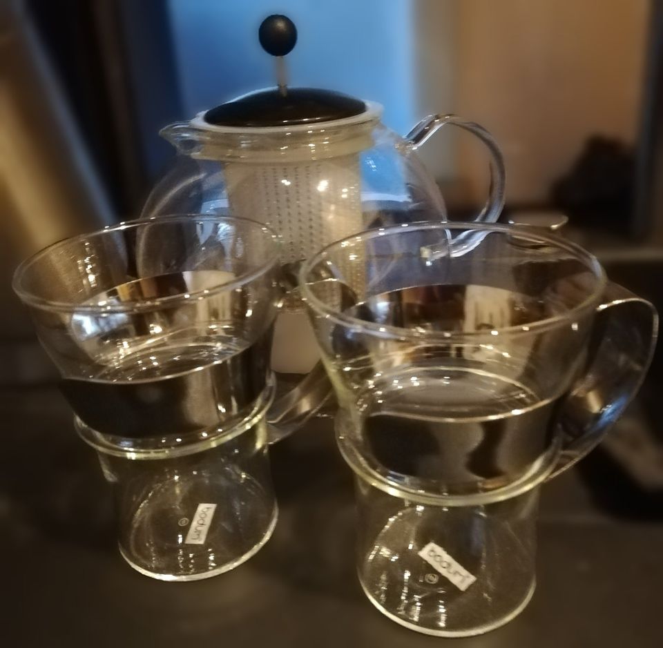 Teekanne mit Gläsern Bodrum in Hohenleimbach