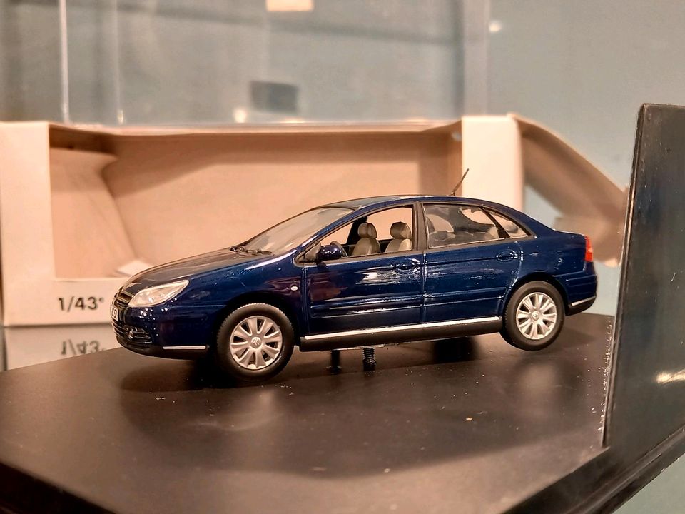 Citroën C5 I ph2 2004-2007 blau, grau, champagne 1/43 Norev in Aachen