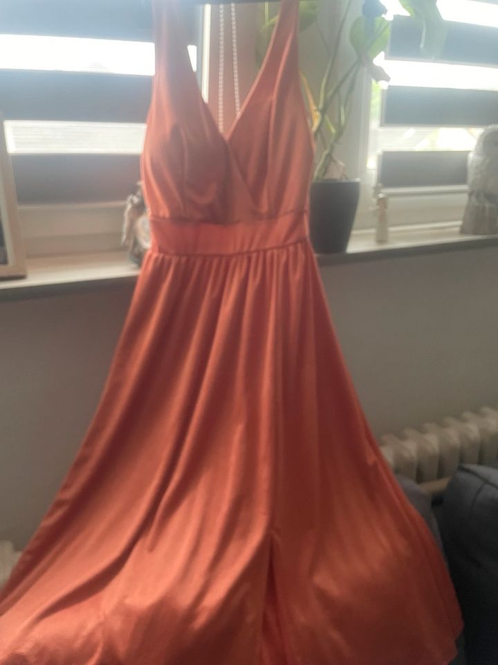 Kurzes Kleid in Orange in Duisburg