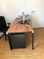 Schreibtisch mit Rolli, Nussbaum, schwarze Füße, sehr hochwertig Rheinland-Pfalz - Mainz Vorschau