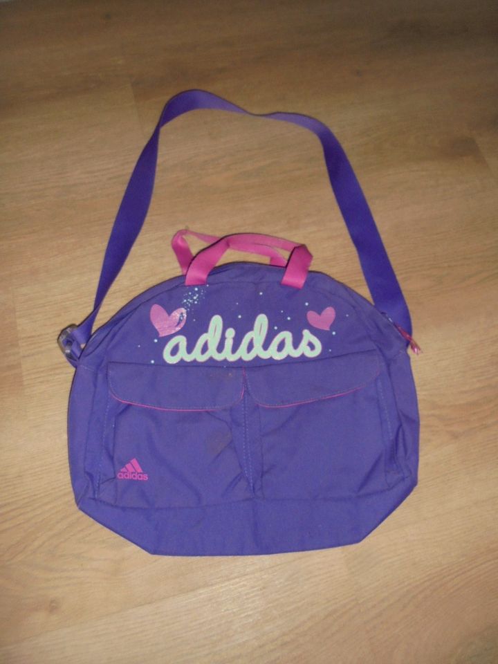 Adidas Sporttasche klein lila/pink in Barnstorf