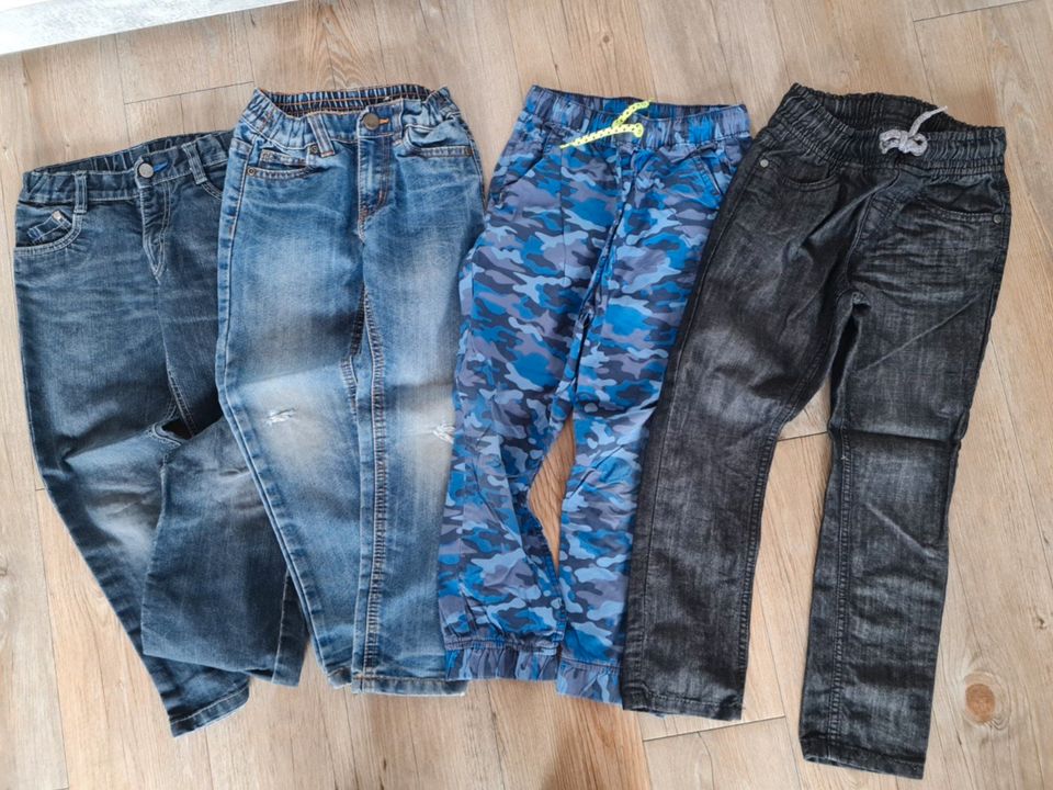 Kleiderpaket 4: Gr. 116 Jeans, Hosen, Shirt, Longsleeve, Jacke... in Lohmar
