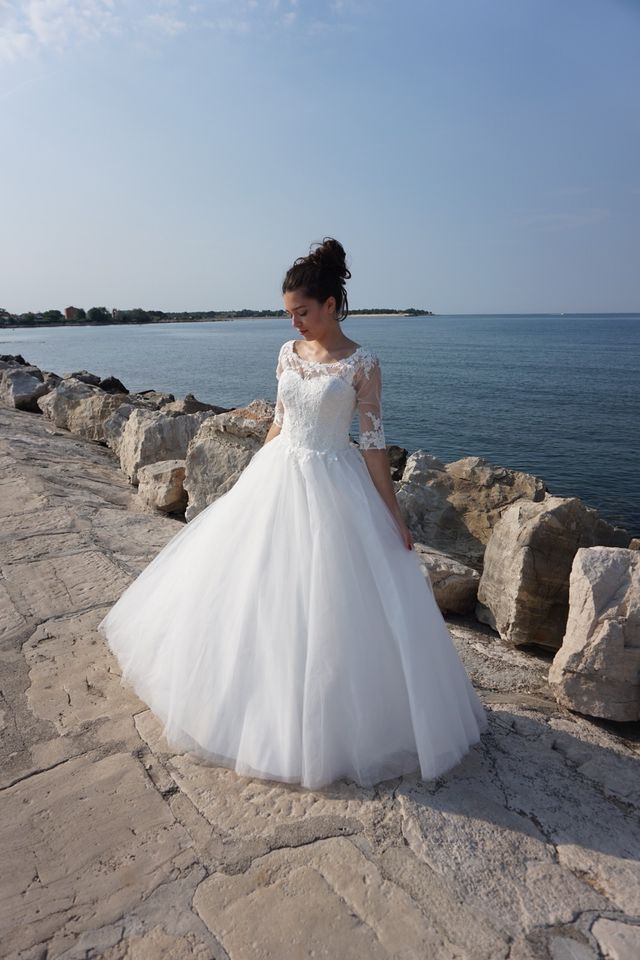 Brautkleider-Hochzeitskleider bis 500€ alle neu in Kirchseeon