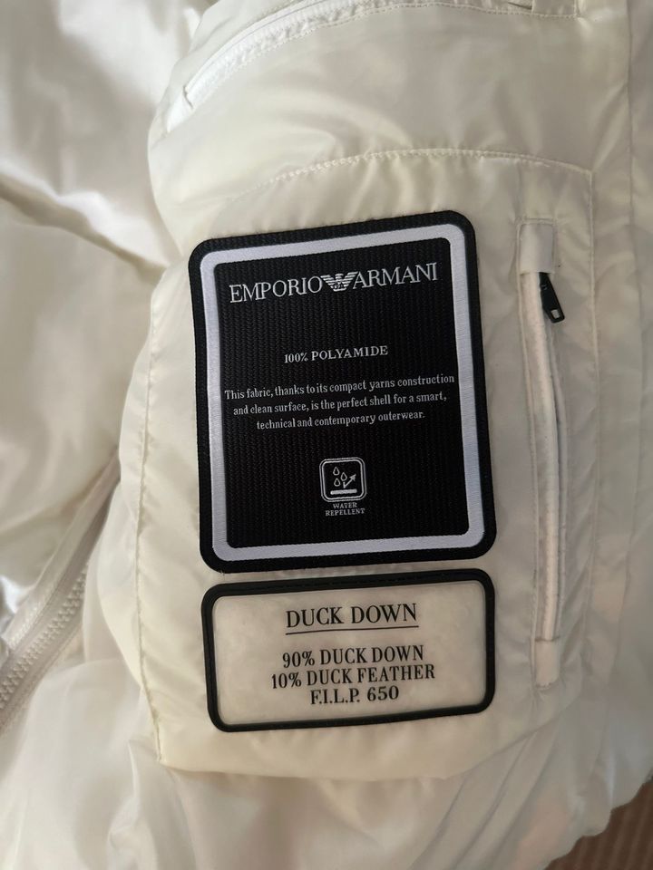 Armani Daunenwinterjacke beige, Gr. XXL in Bayreuth