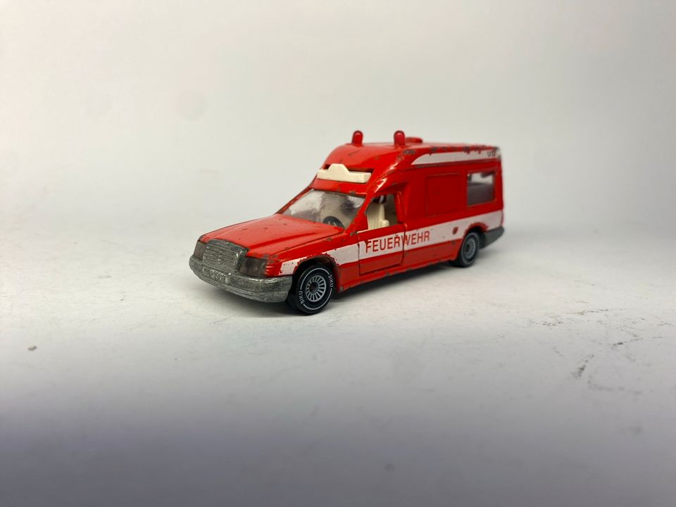 Siku 1718 1630 1928 Mercedes W124 Krankenwagen Feuerwehr Binz in Werther (Westfalen)