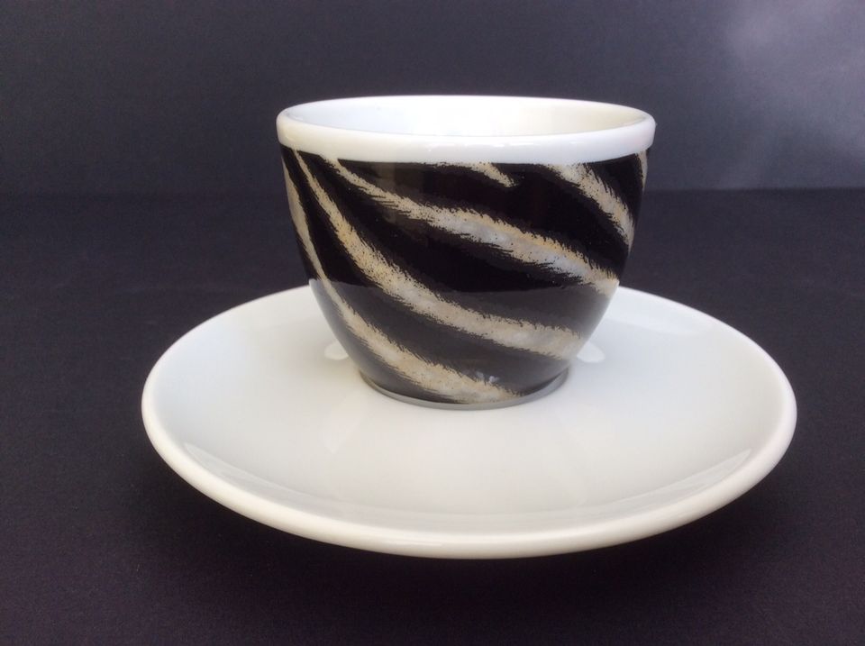 Illy Tassen Art Collection "Zebra" von Roberta Pietrobelli 1999 in Düsseldorf