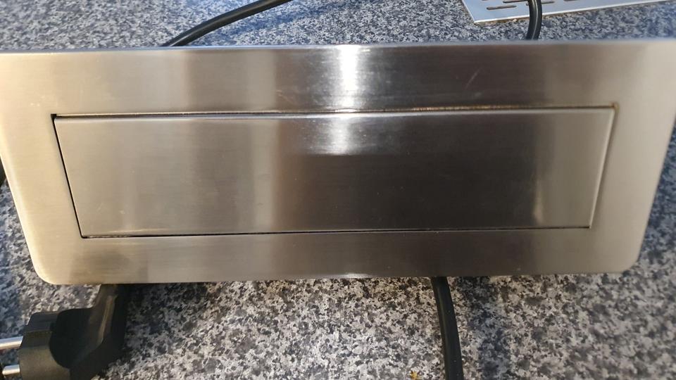 versenkbare Steckdosenleiste mit USB  - gebürstetes Edelstahl in Klettwitz