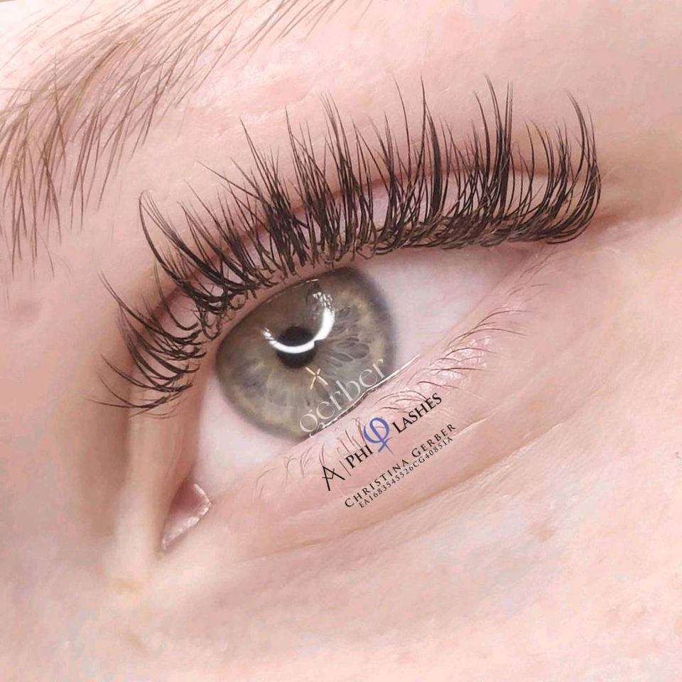 Wimpernverlängerung Lash Extensions UV in Wisch