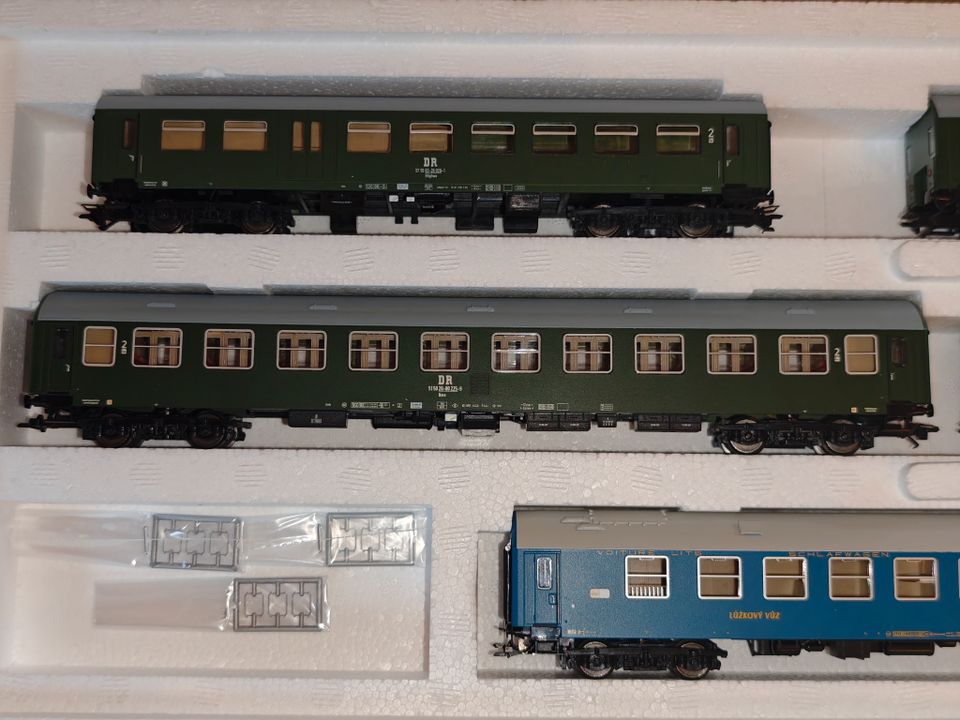 Märklin H0 42982 - Reisezugwagen-Set "Deutsche Reichsbahn der DDR in Bestwig