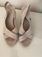 UGG Sandalen Wedges Gr. 40 Creme hellbeige Leder Wandsbek - Hamburg Farmsen-Berne Vorschau