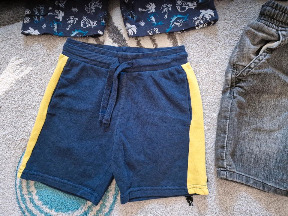 H&M Topolino Shorts kurze Hose Größe 116 Junge blau Jeans in Herford