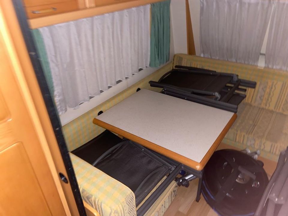 Hobby Wohnwagen Prestige UL 560 mit Etagenbett in Werl