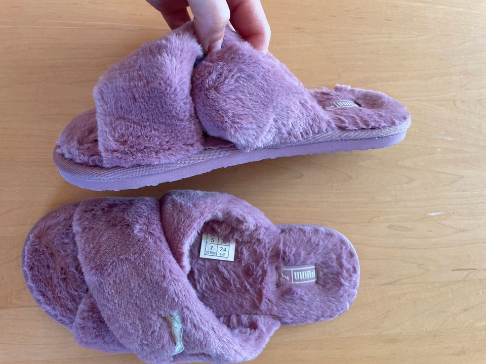 Puma Schlappen Slipper Plüsch Hausschuhe Pantoffeln kuschelig in Bayern -  Regensburg | eBay Kleinanzeigen ist jetzt Kleinanzeigen