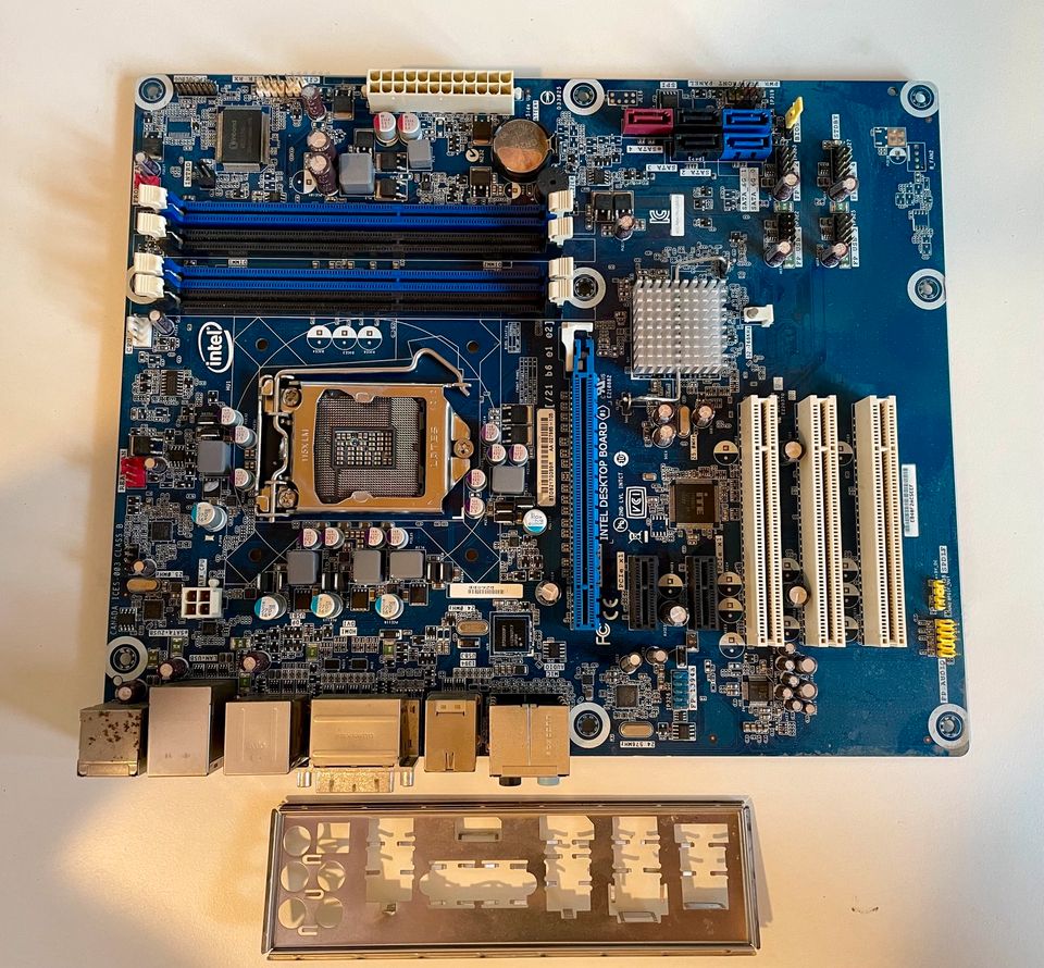 Intel DZ68DB Mainboard - Sockel 1155, Z68 ATX, DDR3 in Buxtehude