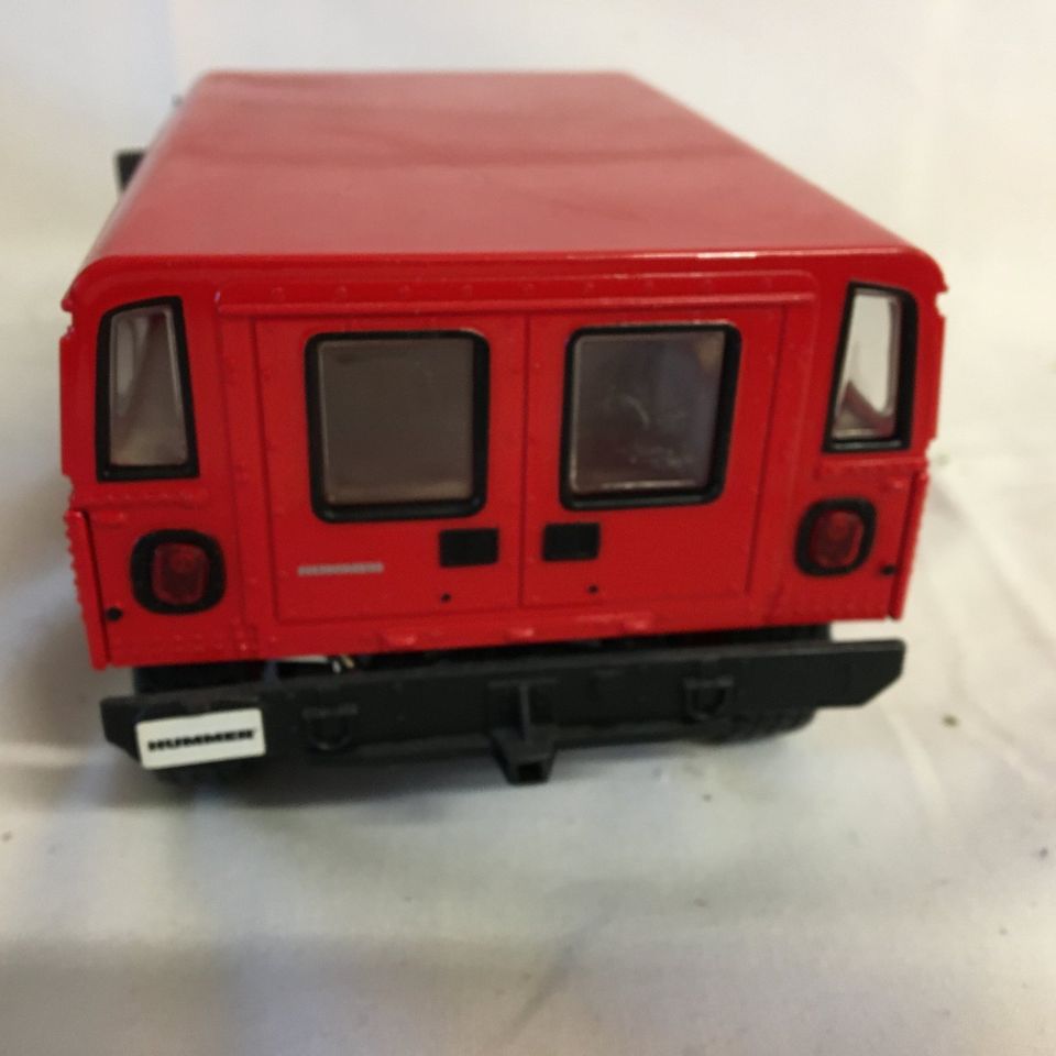 Maisto Hummer H1 6.5L Turbo 1992 Rot 1:18 Modellauto/8.6 in Berlin