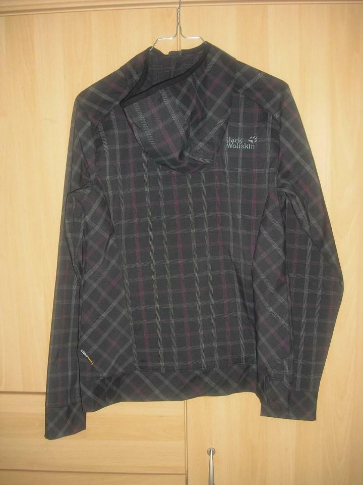 Jack Wolfskin Jacke Gr. S - schwarz in Bergewöhrden