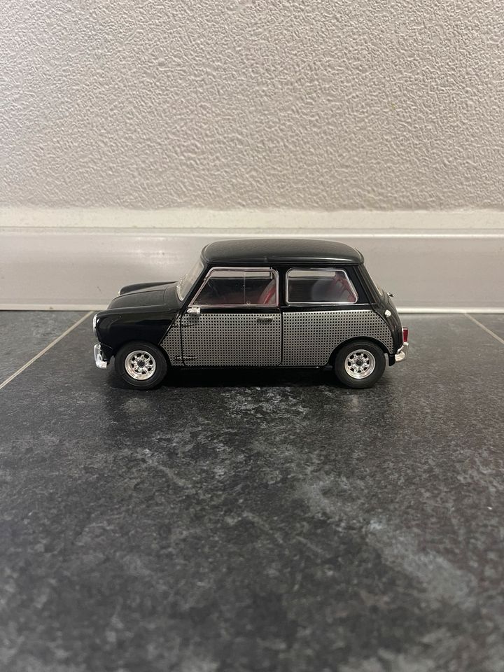 Mini Cooper S 1964 1:16 Majorette in Hamburg